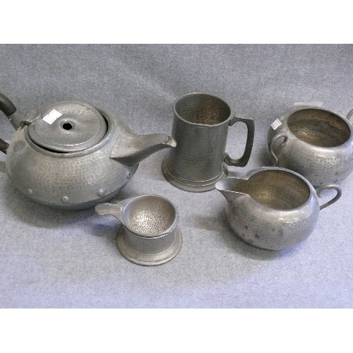 85 - A SELECTION OF HAND HAMMERED AND OLD ENGLISH PEWTER ITEMS