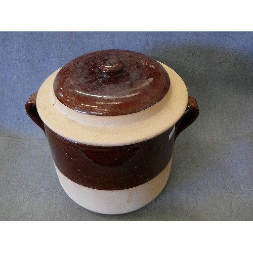 121 - A LARGE CERAMIC LIDDED POT