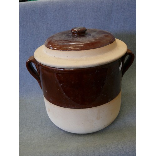 121 - A LARGE CERAMIC LIDDED POT