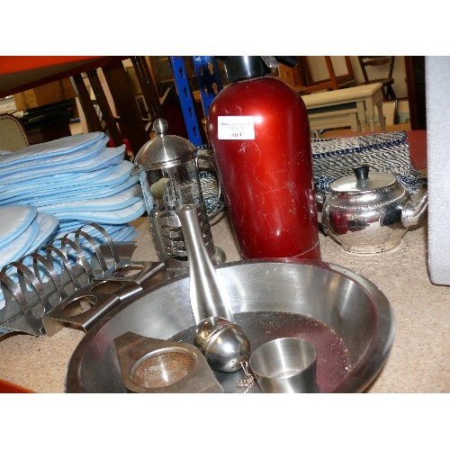 369 - STAINLESS STEEL ITEM INCLUDING CAFETIERE, TOAST RACK, TEA STRAINER, ALSO A RED RETRO SODA SYPHON