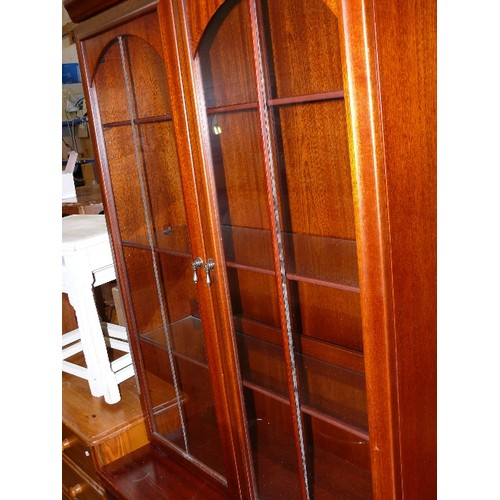 395 - DISPLAY CABINET IN CHERRY FINISH, GLASS DOORS TO THE TOP AND 2 CUPBOARDS BELOW