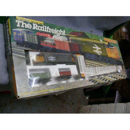 69 - HORNBY ELECTRIC TRAINSET 'THE RAILFREIGHT' IN ORIGINAL BOX, APPEARS COMPLETE