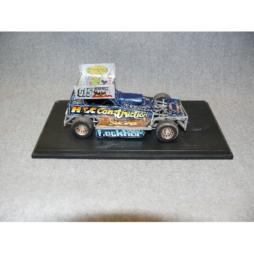 79 - A FORMULA 1 STOCK CAR MODEL IN DISPLAY CASE