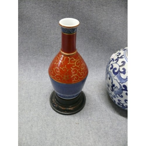 80 - A PAIR OF ORIENTAL GINGER JARS PLUS A SMALL DECORATIVE VASE WITH STAND