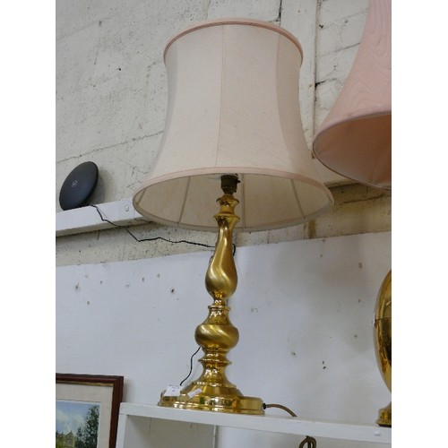 90 - A VERY LARGE BRASS TABLE LAMP