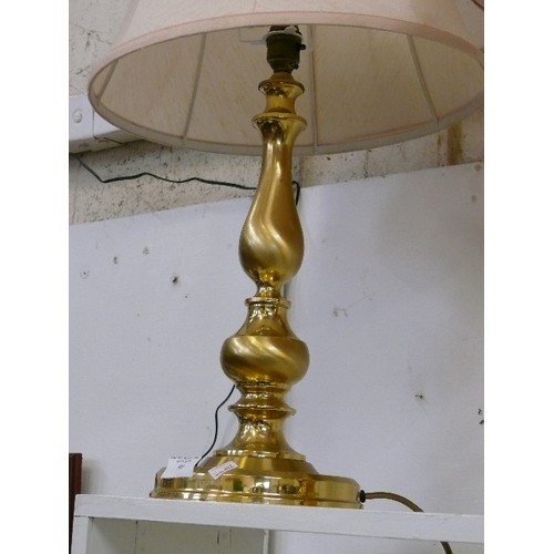 90 - A VERY LARGE BRASS TABLE LAMP