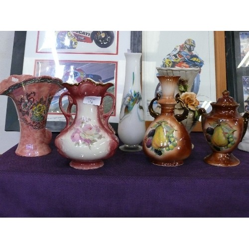 122 - A COLLECTION OF DECORATIVE CERAMIC AND GLASS VASES