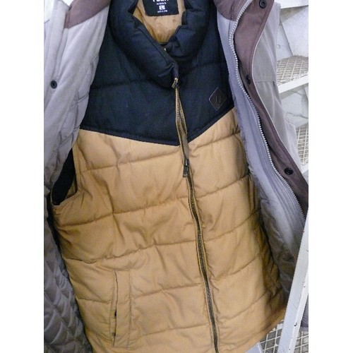 155 - A COUNTRYWEAR SHOOTING GILET. MULTI POCKETS, QUILTED INNER, SIZE M ALSO A FSBN PADDED GILET - SIZE L... 