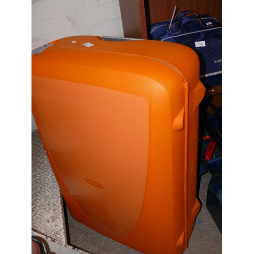 169 - AN EXTRALITE EXTRA LARGE ORANGE SAMSONITE SUITCASE