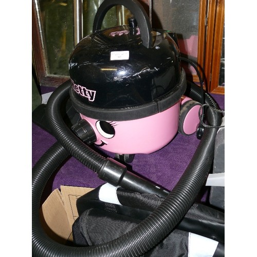 187 - A HETTY  NUMATIC VACUUM CLEANER