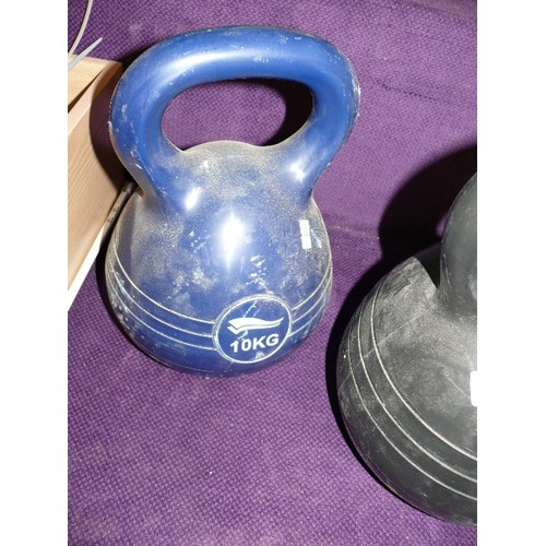 188 - 2 KETTLEBELL WEIGHTS A 14KG AND A 10KG