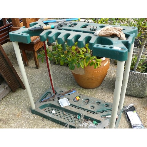 311 - A GARDEN TOOL STAND AND CONTENTS