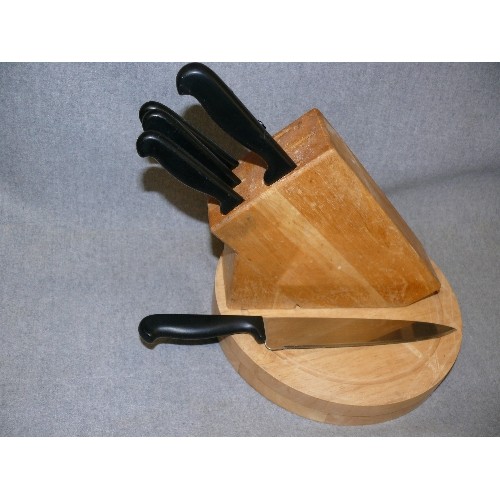 238 - A ROUND CHEESE BOARD WITH CONTENTS OF CHEESE KNIVES PLUS A KITCHEN KNIFE BLOCK SET