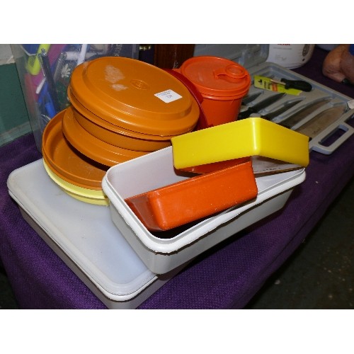 234 - A SELECTION OF VINTAGE TUPPERWARE CONTAINERS