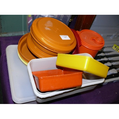 234 - A SELECTION OF VINTAGE TUPPERWARE CONTAINERS