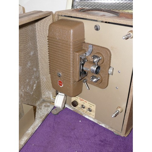 112 - A VINTAGE KODASCOPE 8500 PROJECTOR IN FITTED CASE