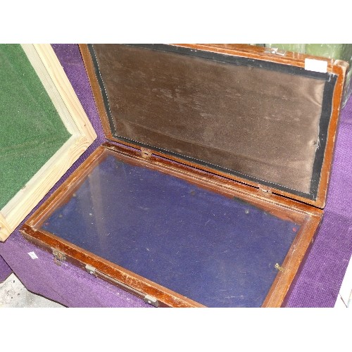 192A - A VERY NICE VINTAGE TABLE TOP DISPLAY CASE WITH REMOVABLE PADDED WOODEN LID 64CM X 34CM IDEAL FOR TR... 