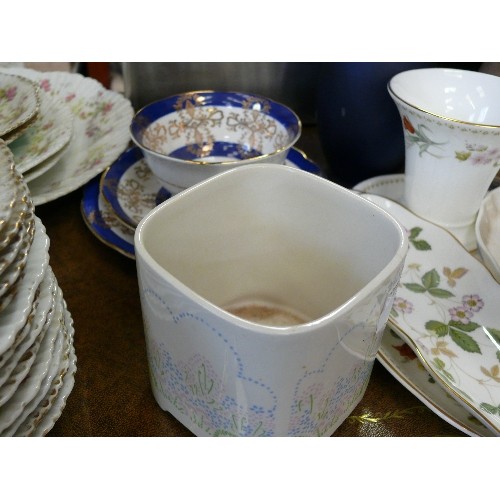 254 - A SELECTION OF FINE BONE CHINA TO INCLUDE ROYAL ALBERT, MINTON, ROYAL DOULTON AND ROYAL WORCESTER