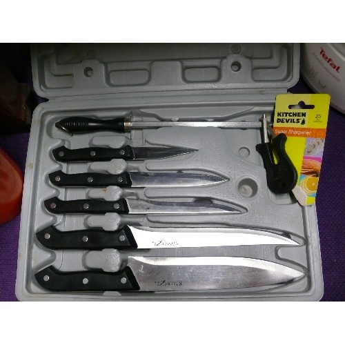 233 - A KLEENEZE KITCHEN KNIFE SET IN FITTED CASE PLUS A KITCHEN DEVIL KNIFE SHARPENER