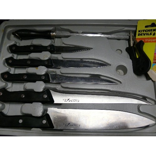 233 - A KLEENEZE KITCHEN KNIFE SET IN FITTED CASE PLUS A KITCHEN DEVIL KNIFE SHARPENER