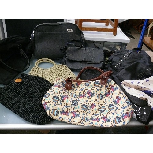 279 - A NICE SELECTION OF BAGS TO INCLUDE LADIES HANDBAGS BY CLARKS AND EMMA BRIDGEWATER ALSO A COUPLE OF ... 