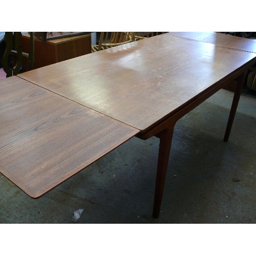 391 - MID CENTURY DANISH INSPIRED EXPANDING DINING TABLE.  CLOSED DIMENSIONS ARE 160CM X 90CM WIDE EXTENDI... 