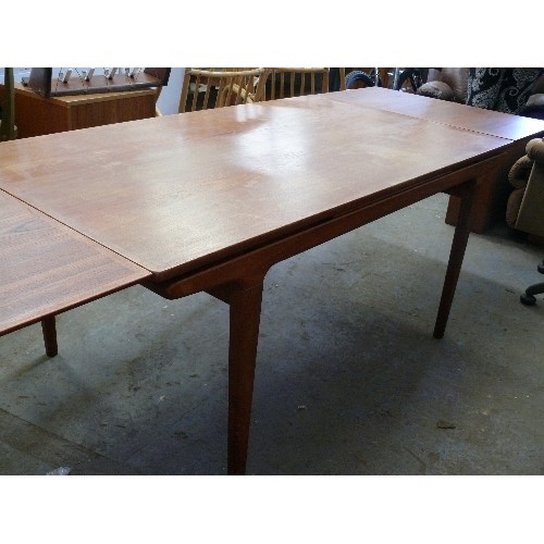 391 - MID CENTURY DANISH INSPIRED EXPANDING DINING TABLE.  CLOSED DIMENSIONS ARE 160CM X 90CM WIDE EXTENDI... 