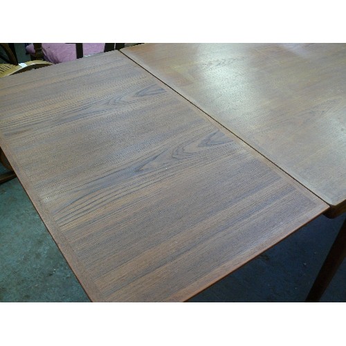 391 - MID CENTURY DANISH INSPIRED EXPANDING DINING TABLE.  CLOSED DIMENSIONS ARE 160CM X 90CM WIDE EXTENDI... 