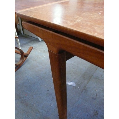 391 - MID CENTURY DANISH INSPIRED EXPANDING DINING TABLE.  CLOSED DIMENSIONS ARE 160CM X 90CM WIDE EXTENDI... 