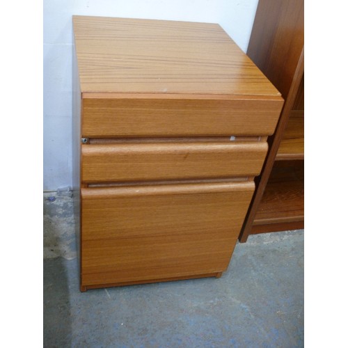 401 - THREE DRAWER WORK CABINET, TWO STATIONERY DRAWERS AND A THIRD FOR HANGING FILES