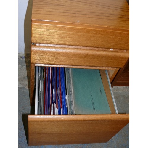 401 - THREE DRAWER WORK CABINET, TWO STATIONERY DRAWERS AND A THIRD FOR HANGING FILES