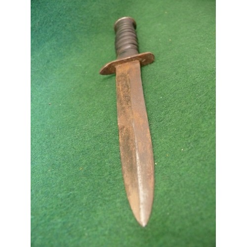 20 - AMERICAN FIGHTING KNIFE IN LEATHER SCABBARD