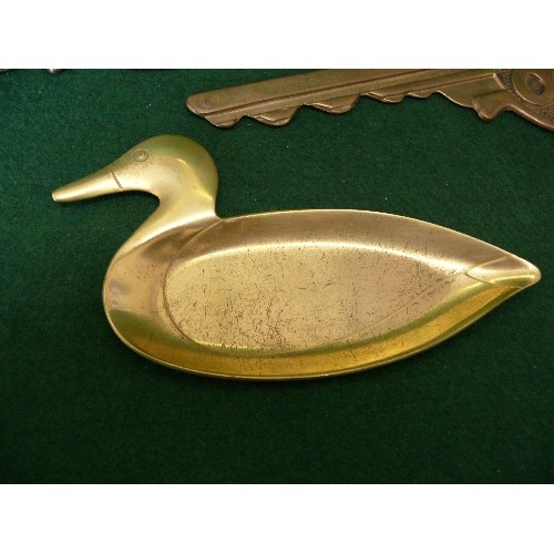 57 - 2 X OVERSIZED BRASS KEYS, ONE HAS 18 THE OTHER  21 CAST IN THE FRONT ALSO A BRASS COLOURED DUCK