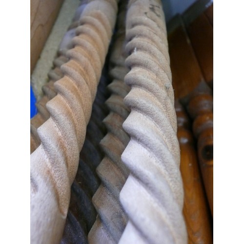 419 - 5 X BARLEY TWIST SPINDLES AND A HALF NEWEL POST