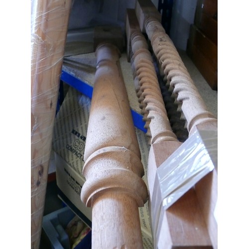 419 - 5 X BARLEY TWIST SPINDLES AND A HALF NEWEL POST