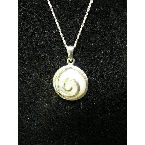 30 - SILVER HALLMARKED PENDANT WITH MOTHER OF PEARL CENTRE ON SILVER CHAIN