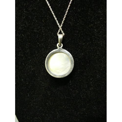 30 - SILVER HALLMARKED PENDANT WITH MOTHER OF PEARL CENTRE ON SILVER CHAIN