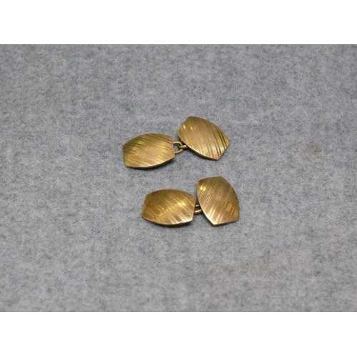 7 - PAIR OF 18CT GOLD CUFFLINKS WEIGHT 9.56gr