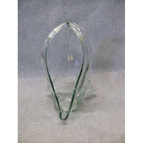 1 - BEAUTIFUL CLEAR GLASS MOULDED BASKET