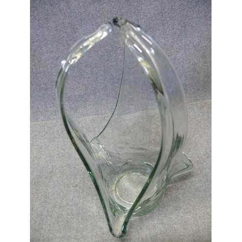 1 - BEAUTIFUL CLEAR GLASS MOULDED BASKET