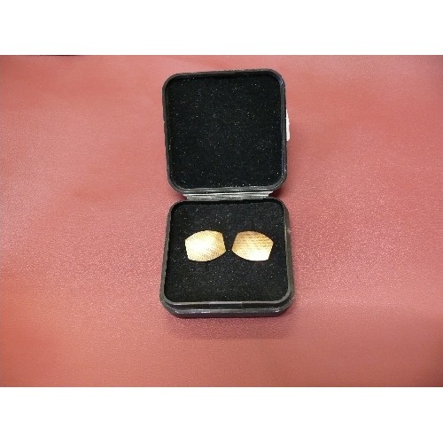 7 - PAIR OF 18CT GOLD CUFFLINKS WEIGHT 9.56gr