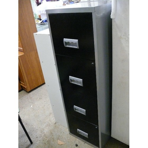 463 - BLACK AND GREY FOUR DRAWER FILING CABINET TO FIT A4 SUSPENSION FILES.