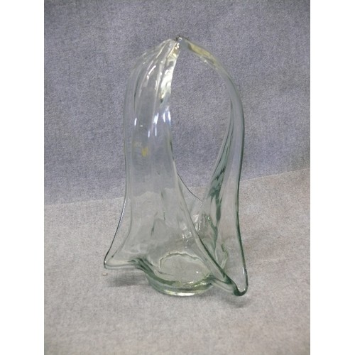 1 - BEAUTIFUL CLEAR GLASS MOULDED BASKET