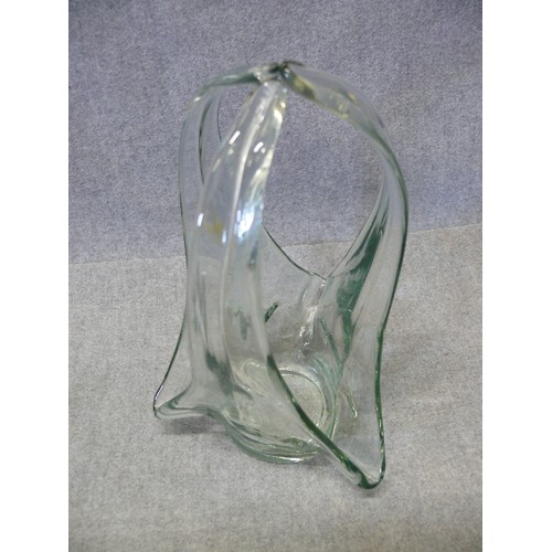 1 - BEAUTIFUL CLEAR GLASS MOULDED BASKET