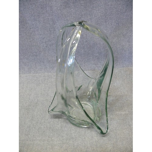 1 - BEAUTIFUL CLEAR GLASS MOULDED BASKET