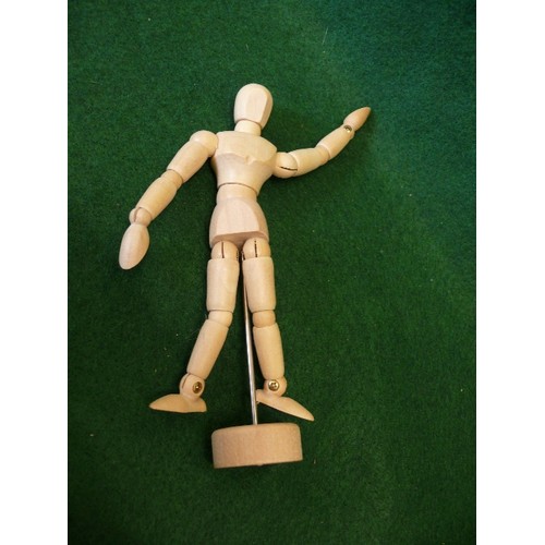 24 - MINIATURE WOODEN ARTISTS MANNEQUIN