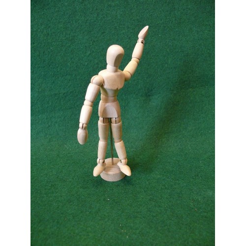 24 - MINIATURE WOODEN ARTISTS MANNEQUIN