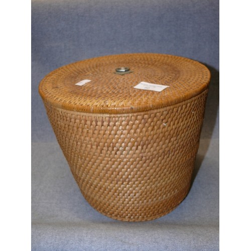 60 - A FITTED WICKER BASKET WITH CONTENTS OF A CHINESE TEAPOT (NO LID)