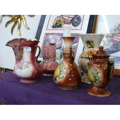 122 - A COLLECTION OF DECORATIVE CERAMIC AND GLASS VASES