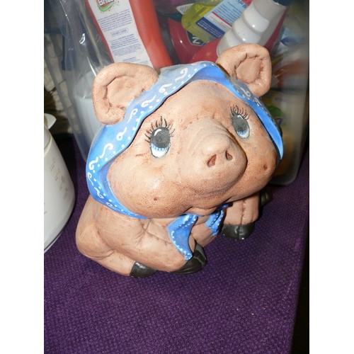 232 - A NICE CERAMIC PIG ORNAMENT